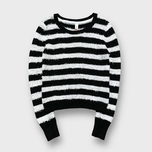 Border pattern shaggy knit sweater