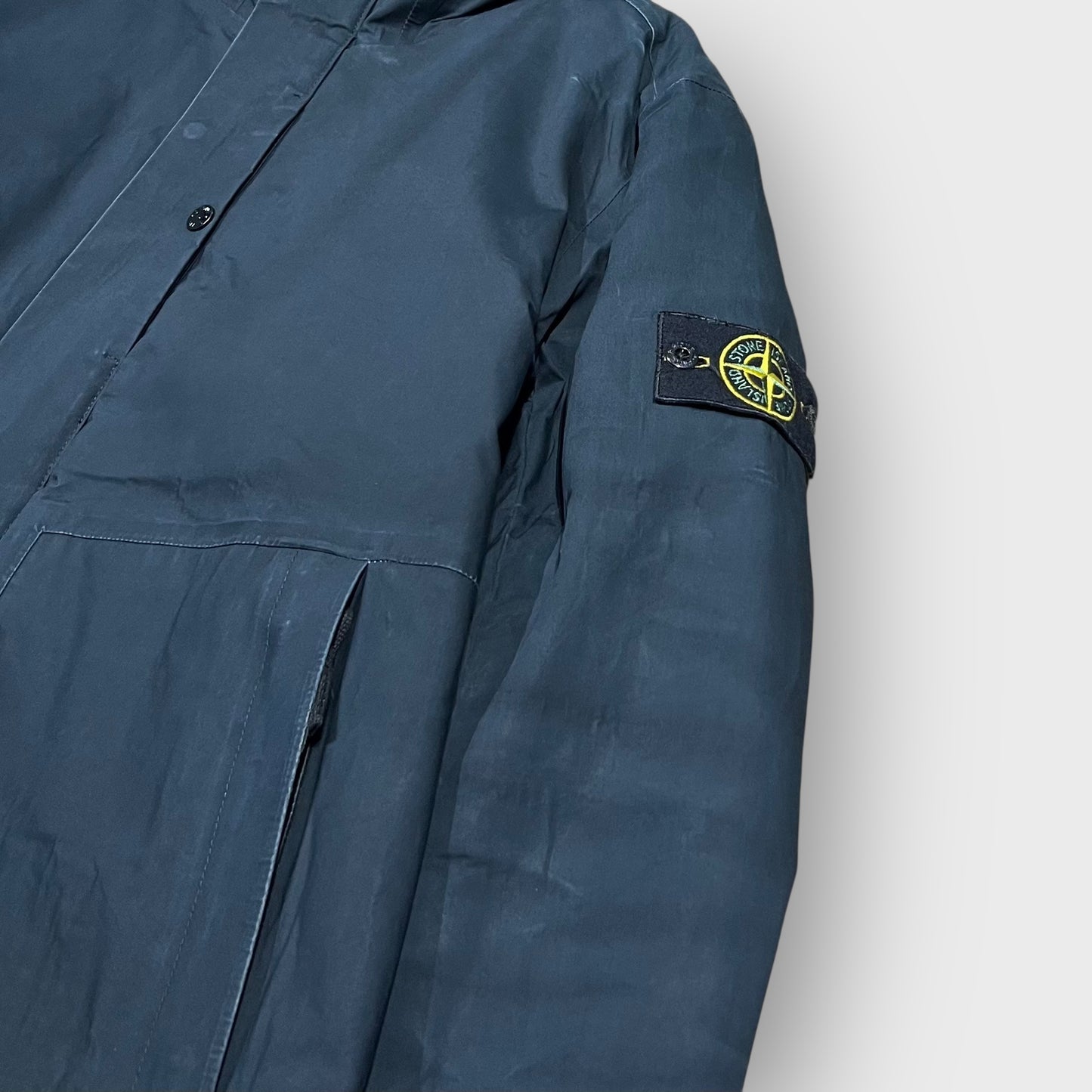 00’s “STONE ISLAND”
hi-neck hooded jacket