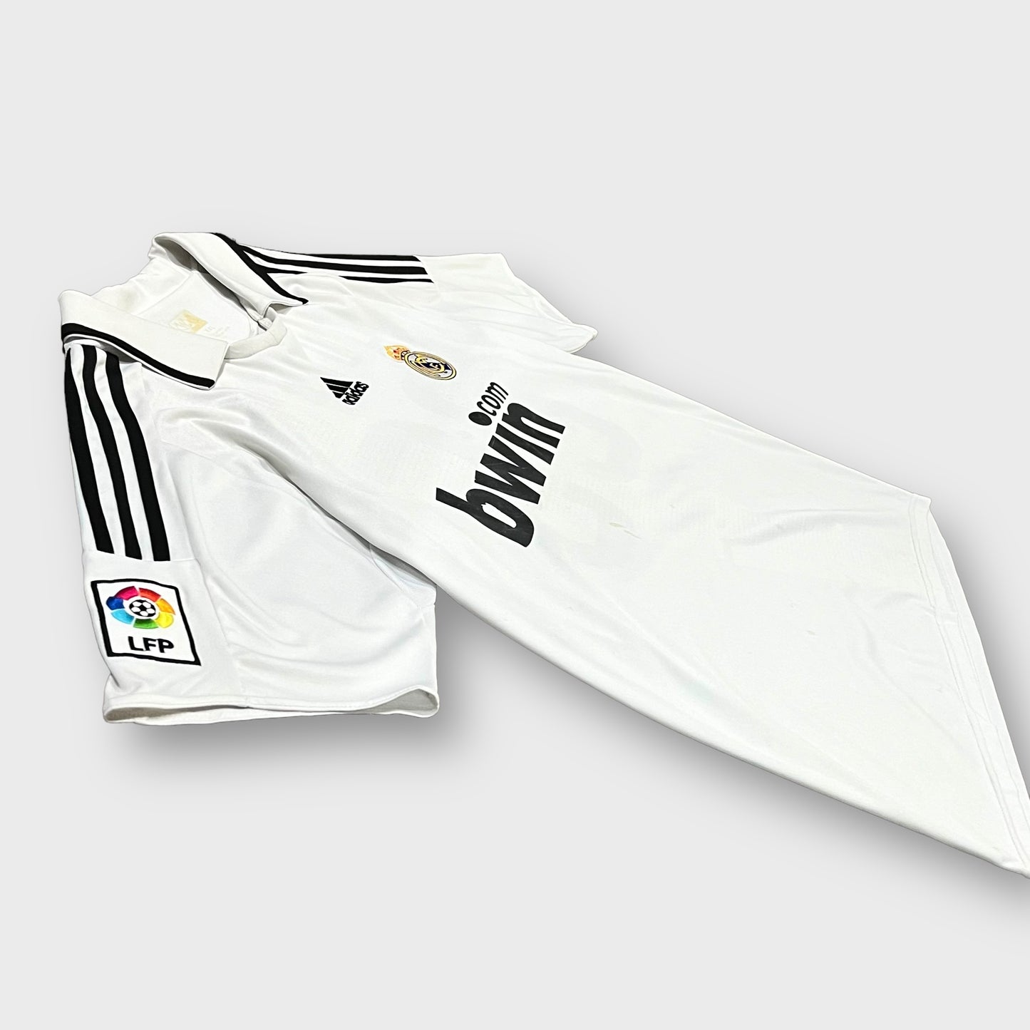 00’s adidas “real madrid”       soccer shirt