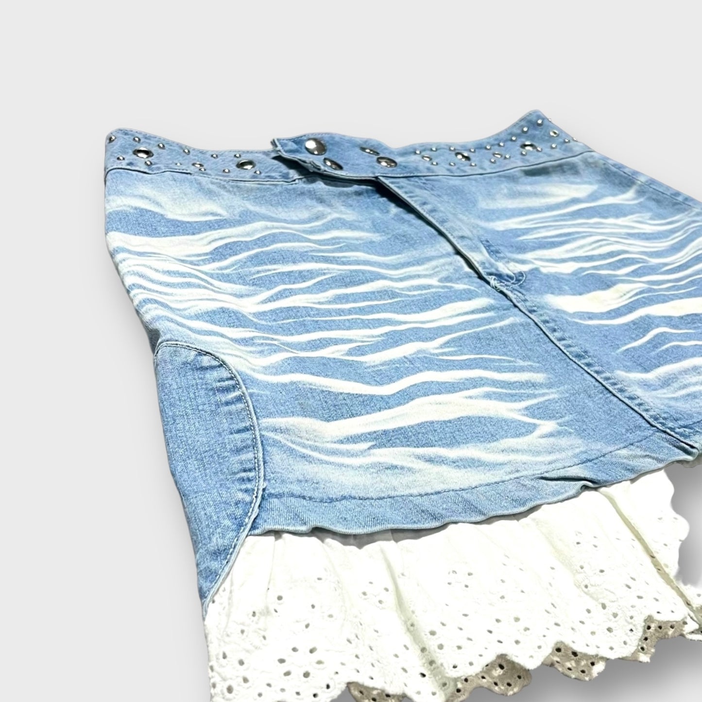 Lace design short length denim skirt