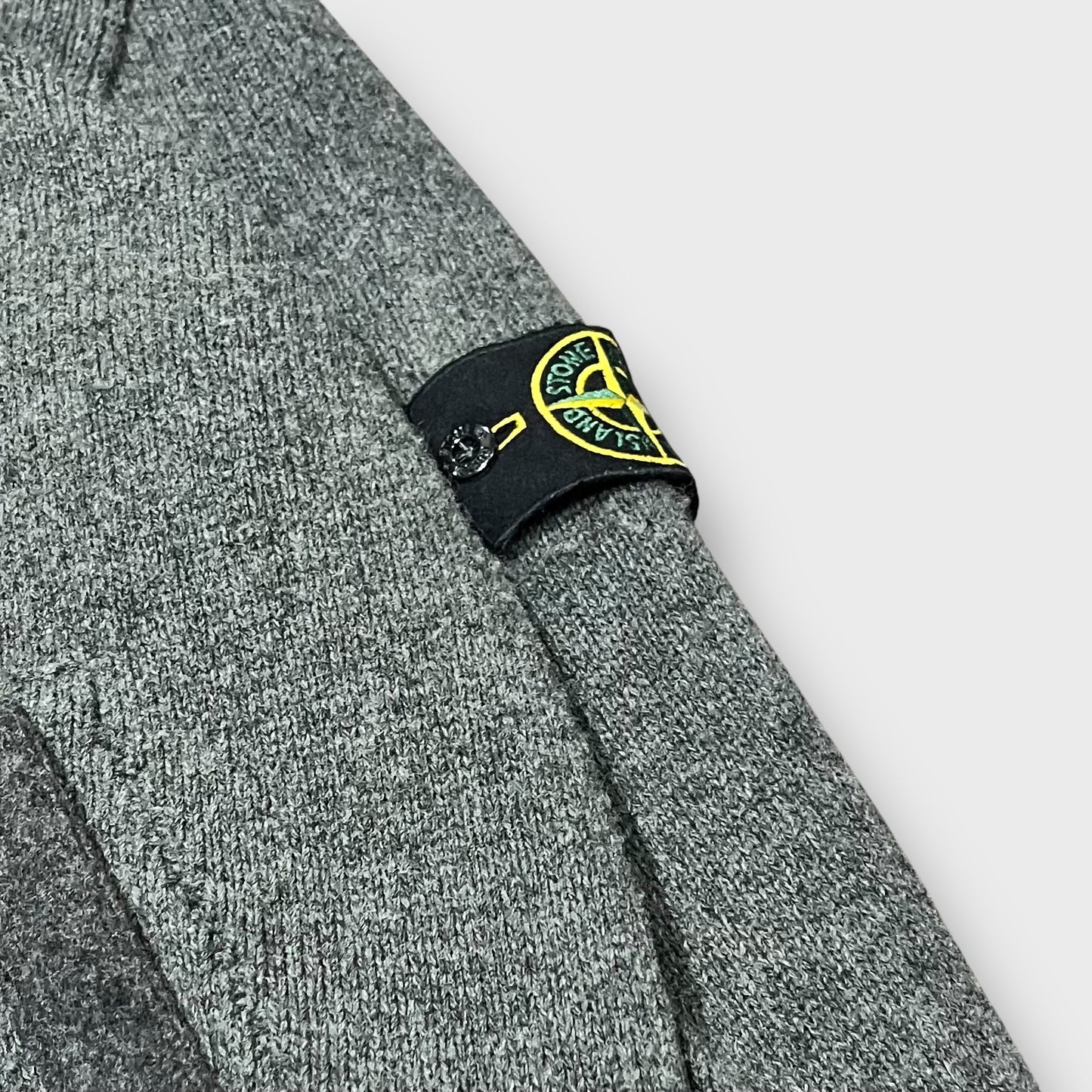 00’s STONE ISLAND
zip up knit hoodie