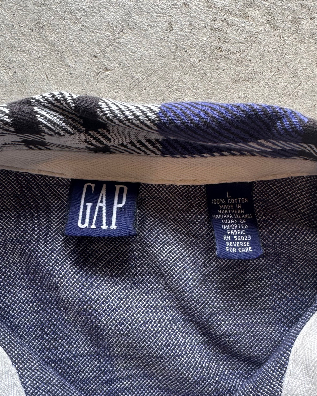 90’s “GAP”
pull-over shirt LARGE