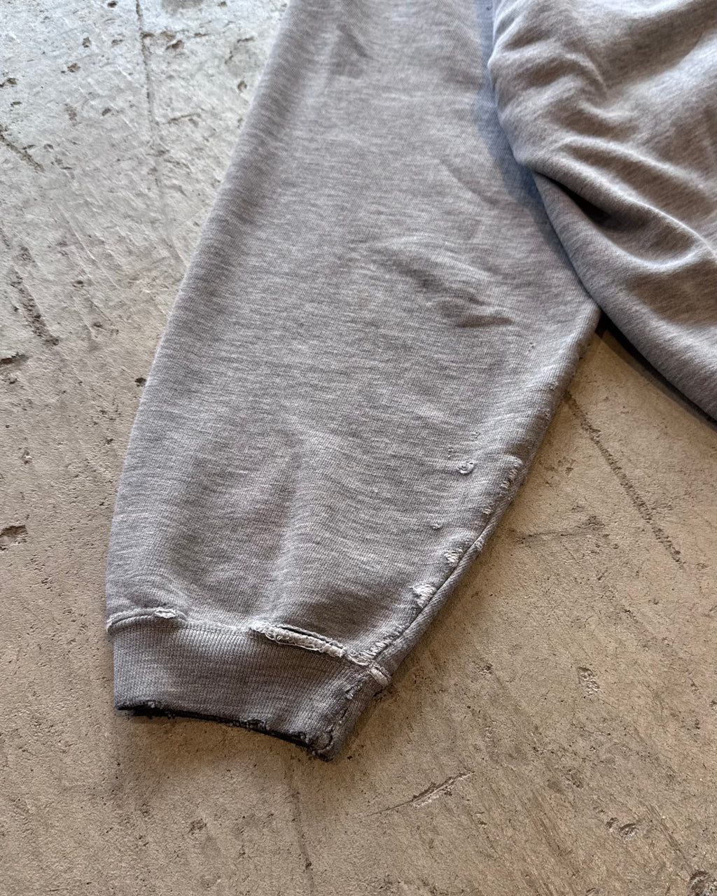 00’s “DICKIES”
faded damage pull-over hoodie LARGE