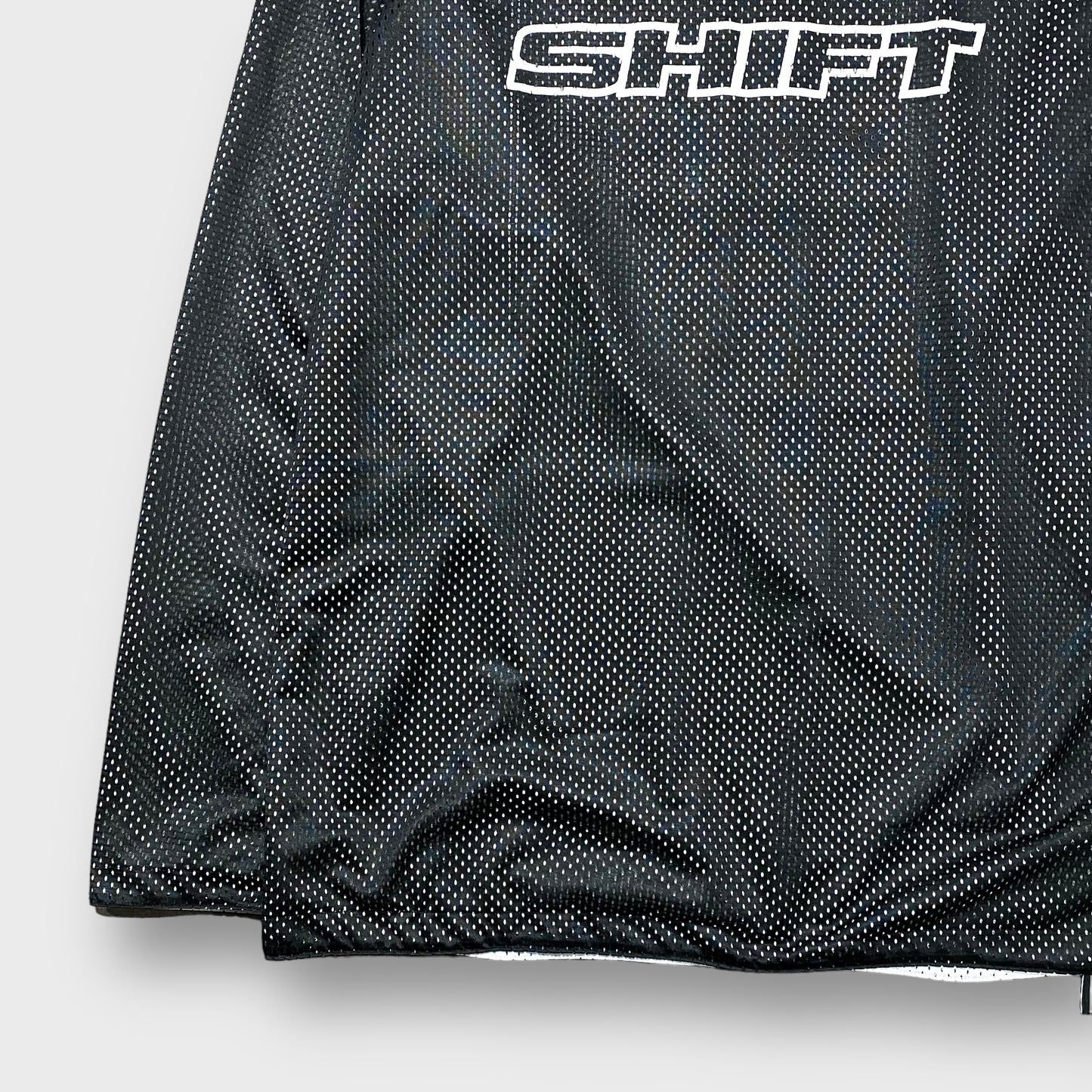 "SHIFT" Reversible mesh top