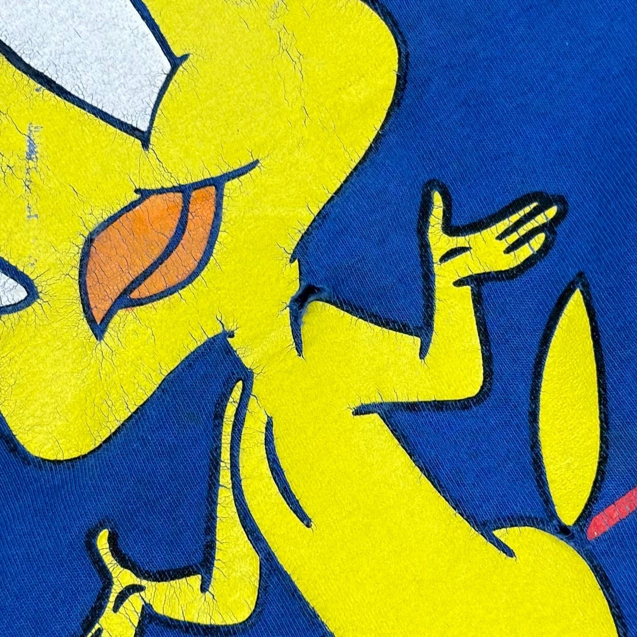 90’s “LOONEY TUNES”
“Tweety” character t-shirt
