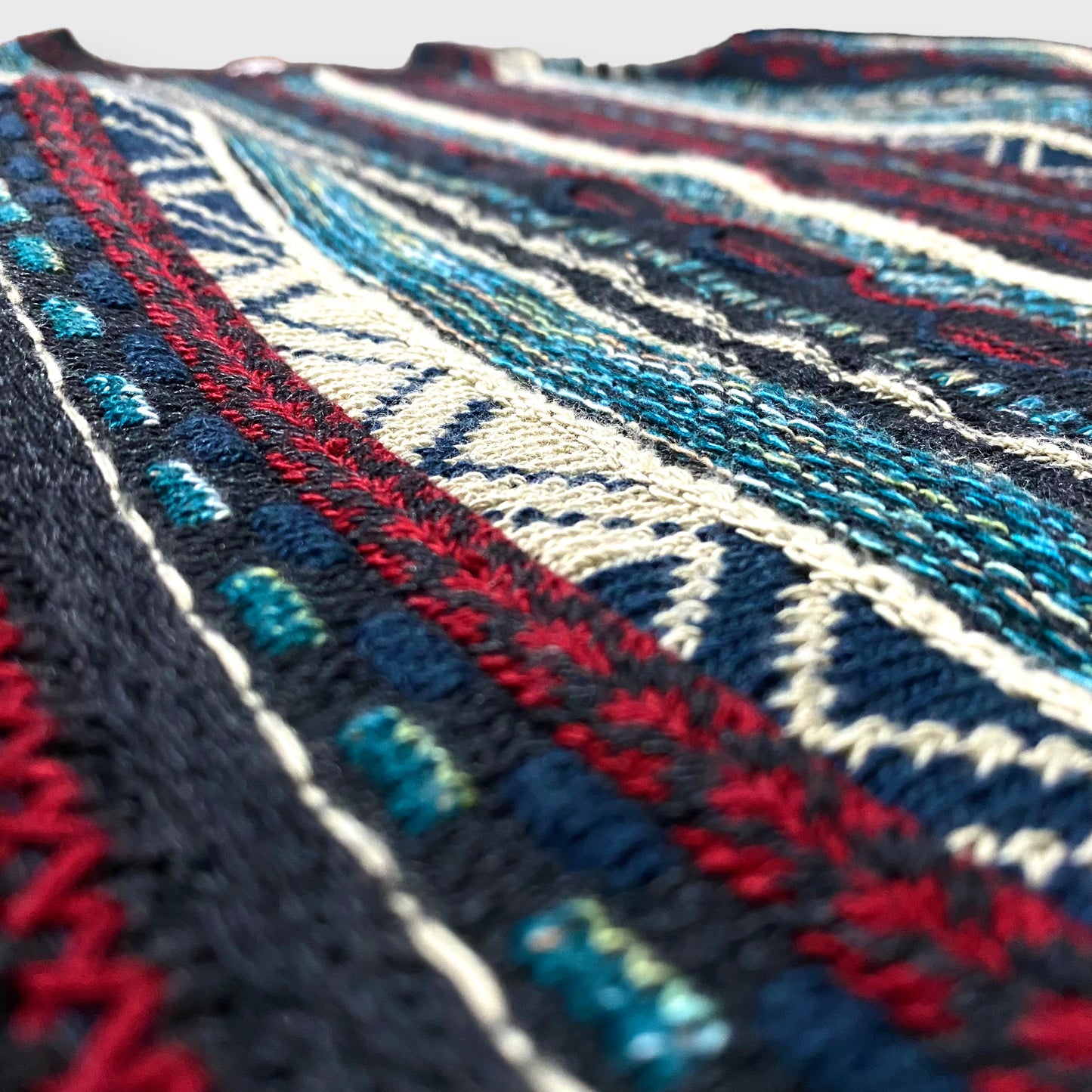 Stripe pattern 3D knit sweater