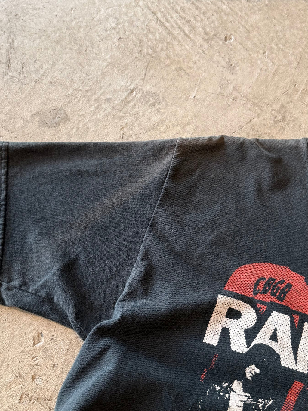 00’s “RAMONES”
band t-shirt
