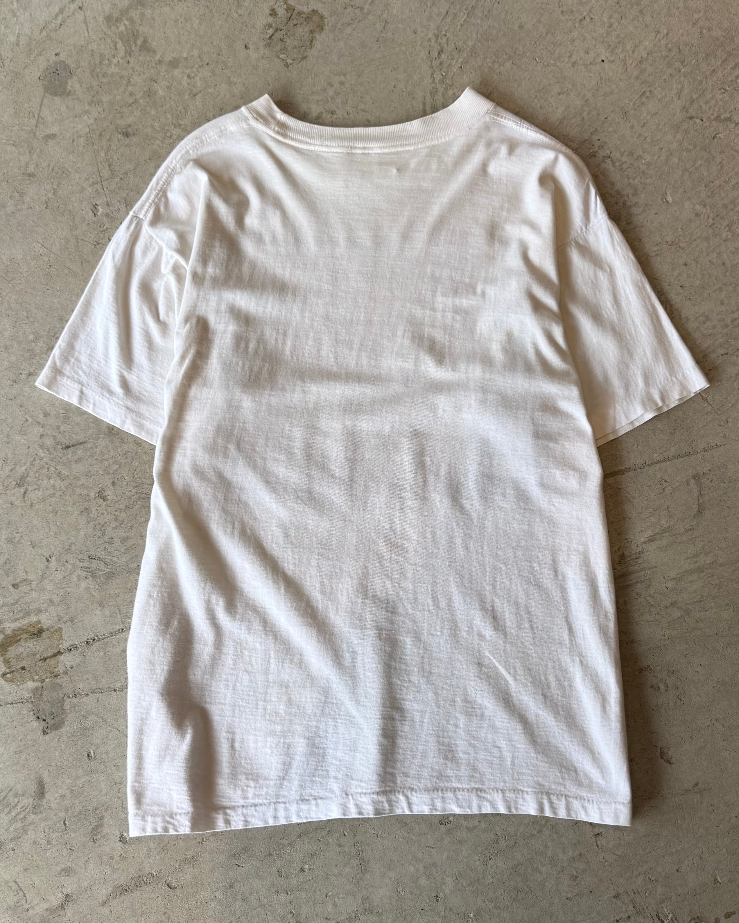 90's
"NYC" graphic t-shirt