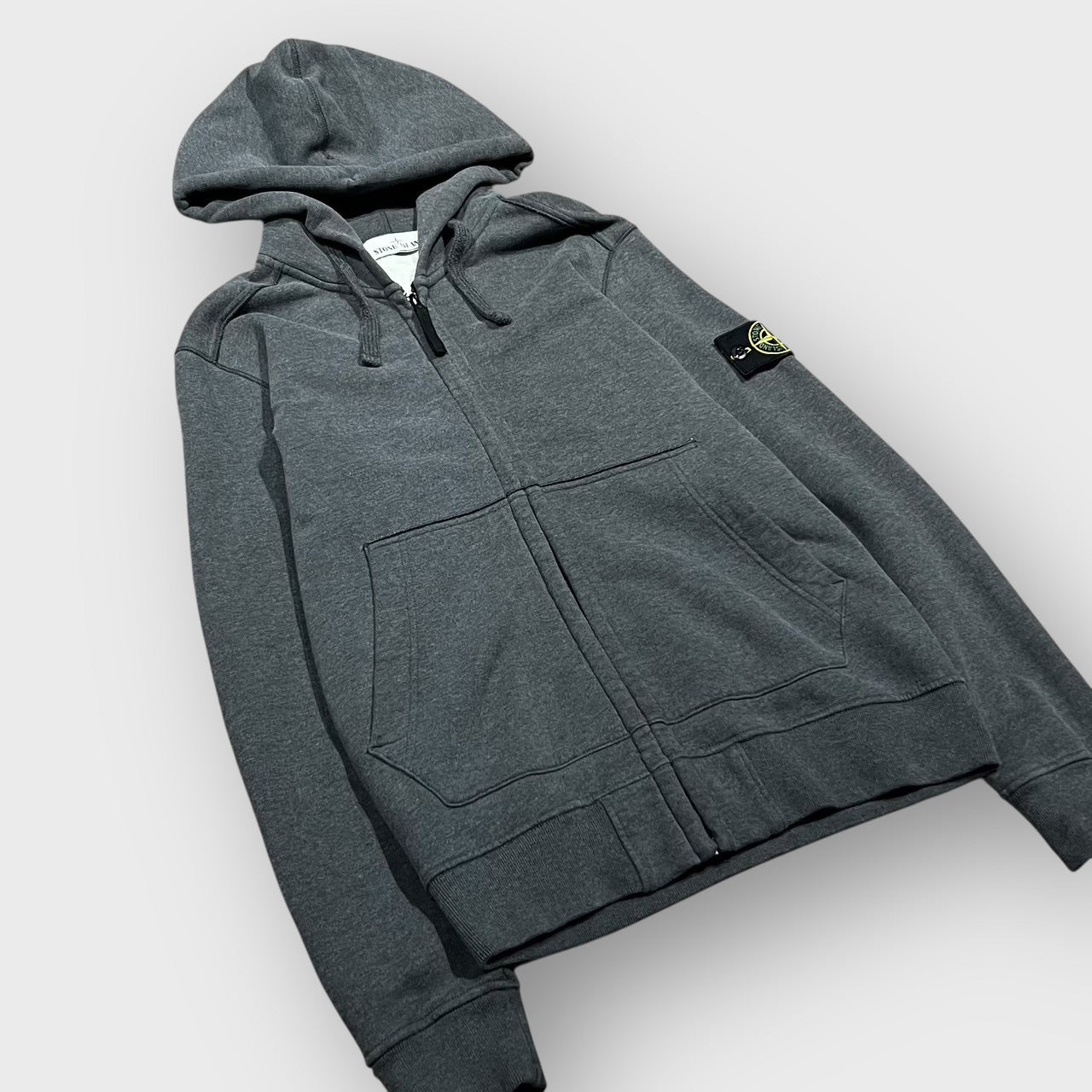 00’s “STONE ISLAND”
zip up hoodie