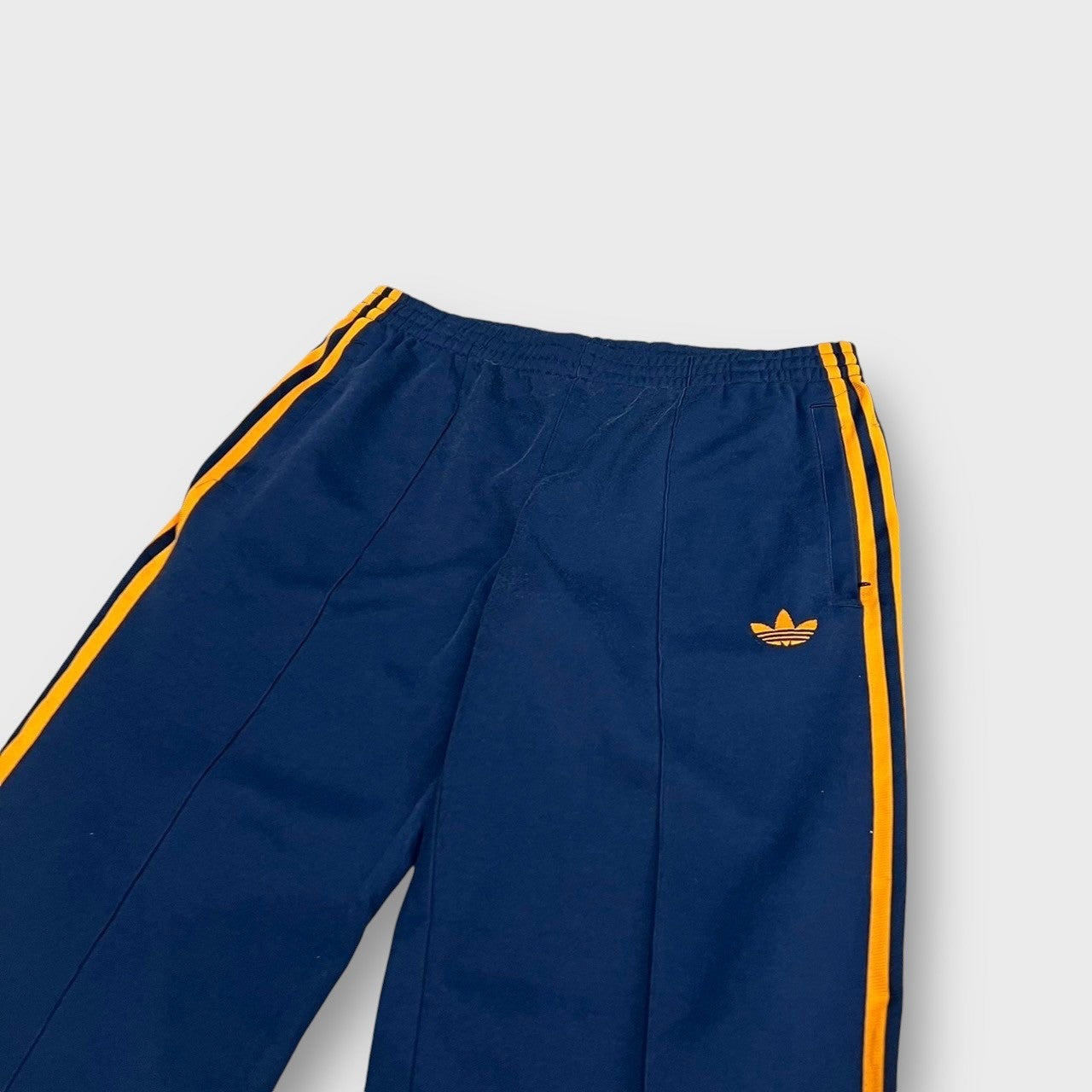 00's "adidas"
Side line track pants