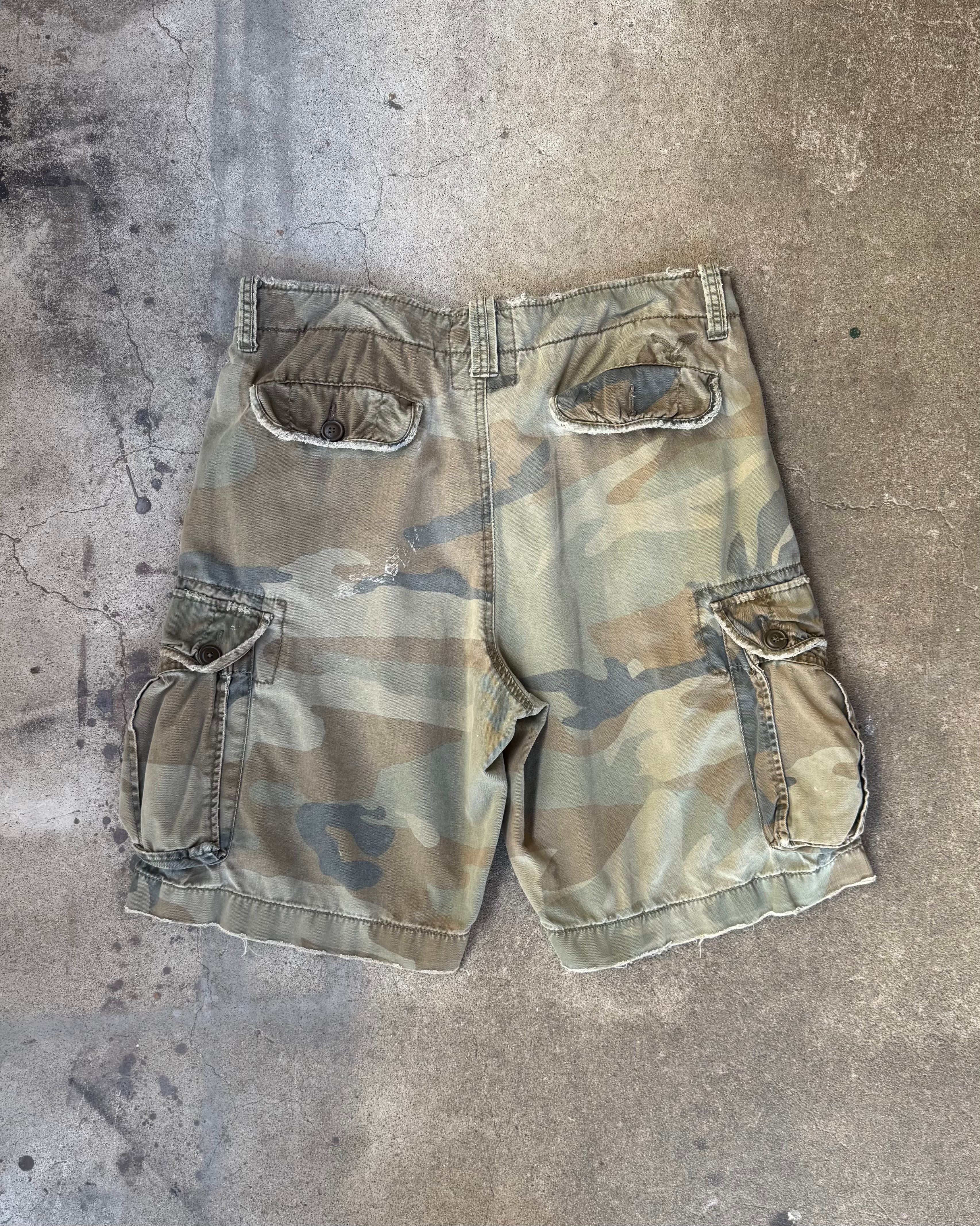 90-00’s “American Eagle Outfitters” camouflage  cargo short pants