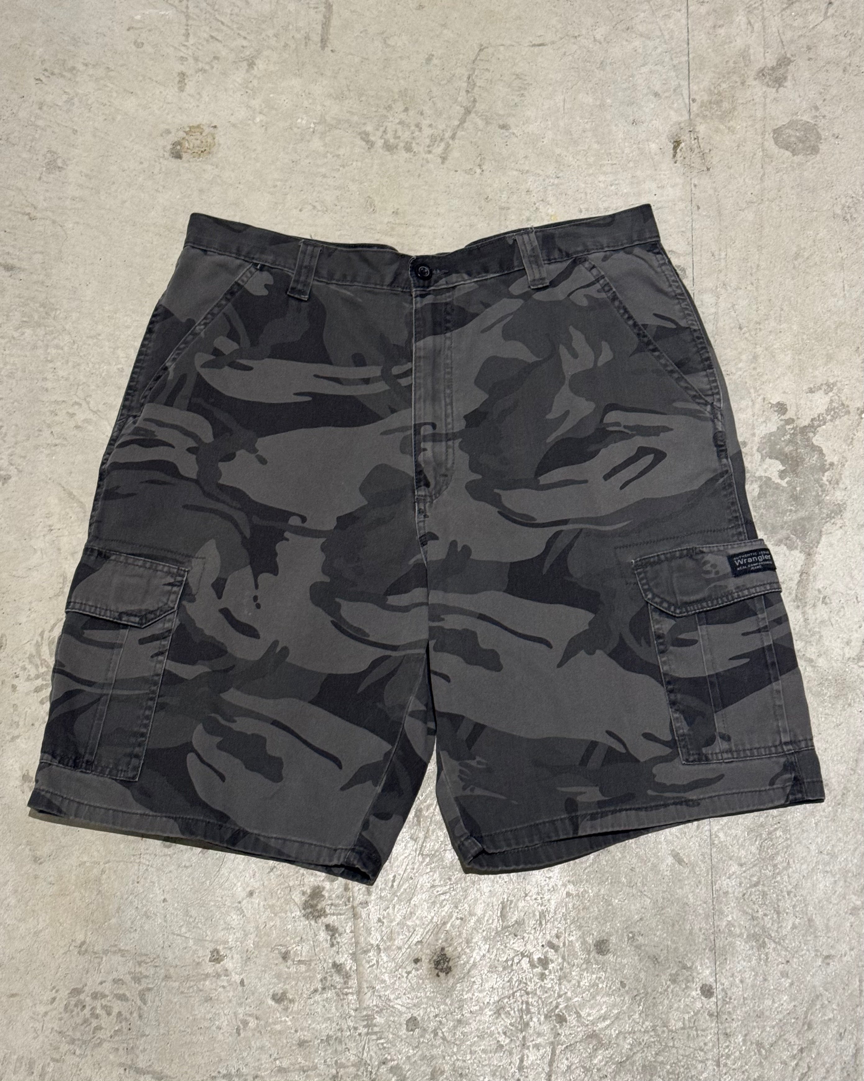 90-00’s “Wrangler” camouflage cargo short pants