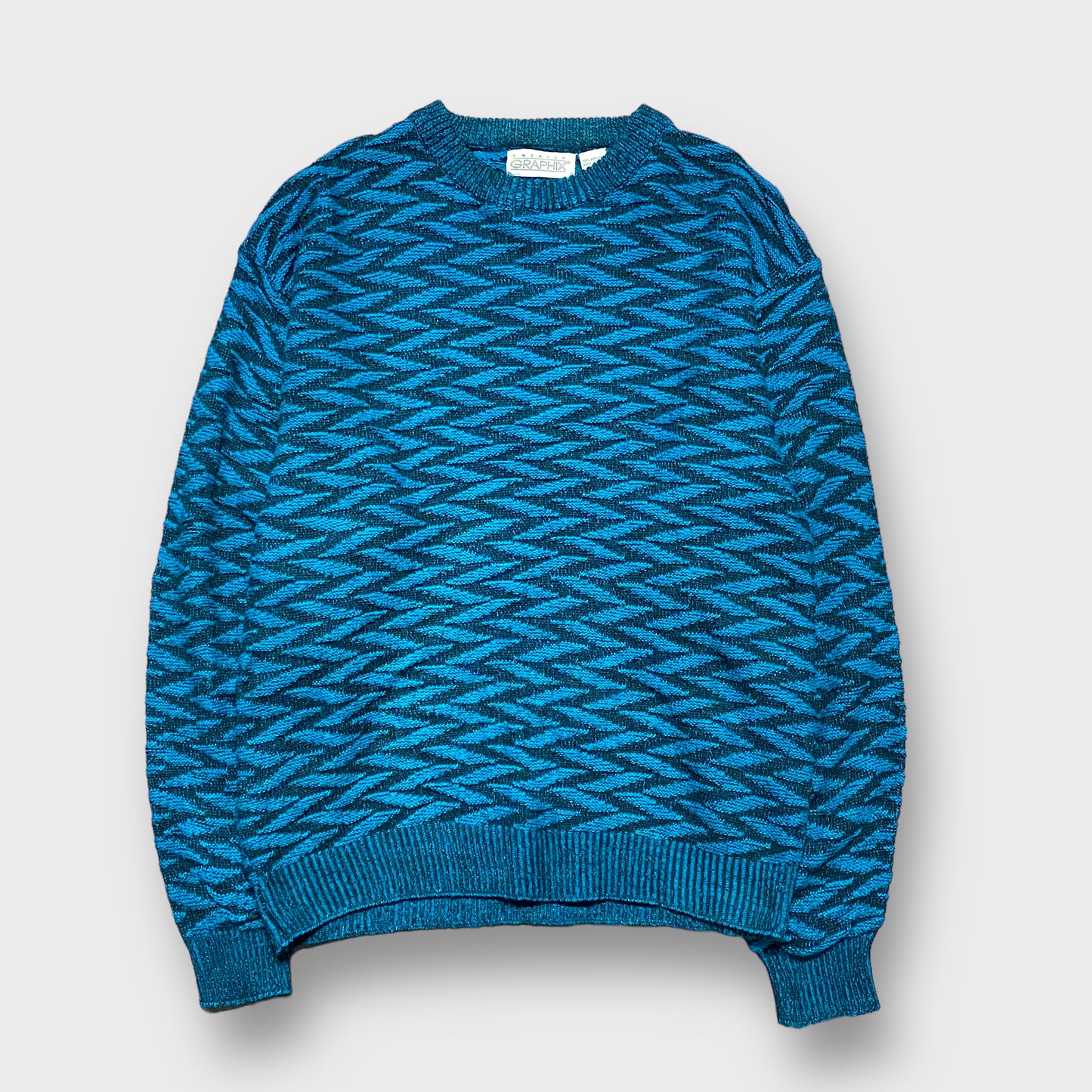 Zigzag pattern knit sweater
