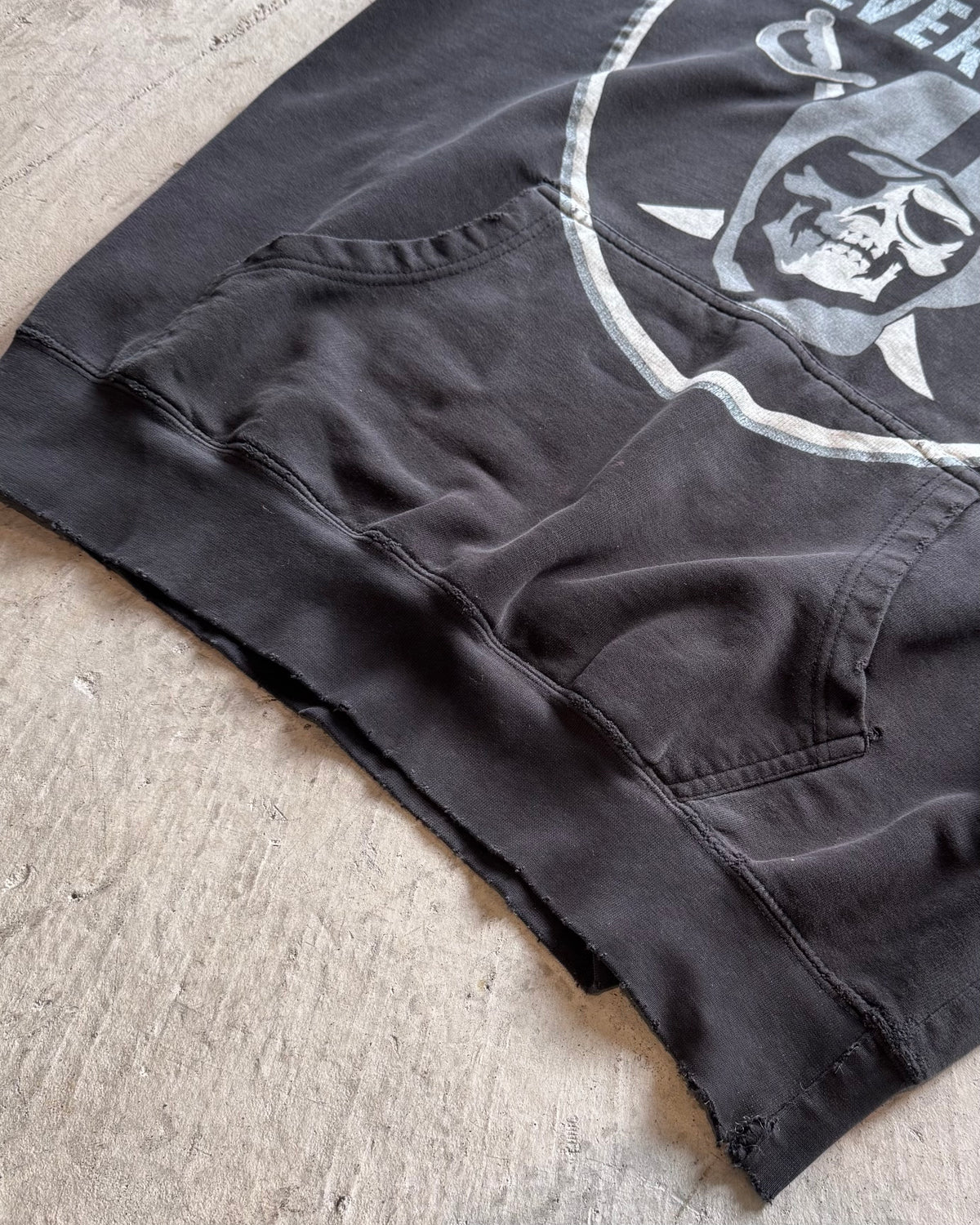90’s “RADERS”
damage pull-over hoodie  X-LARGE