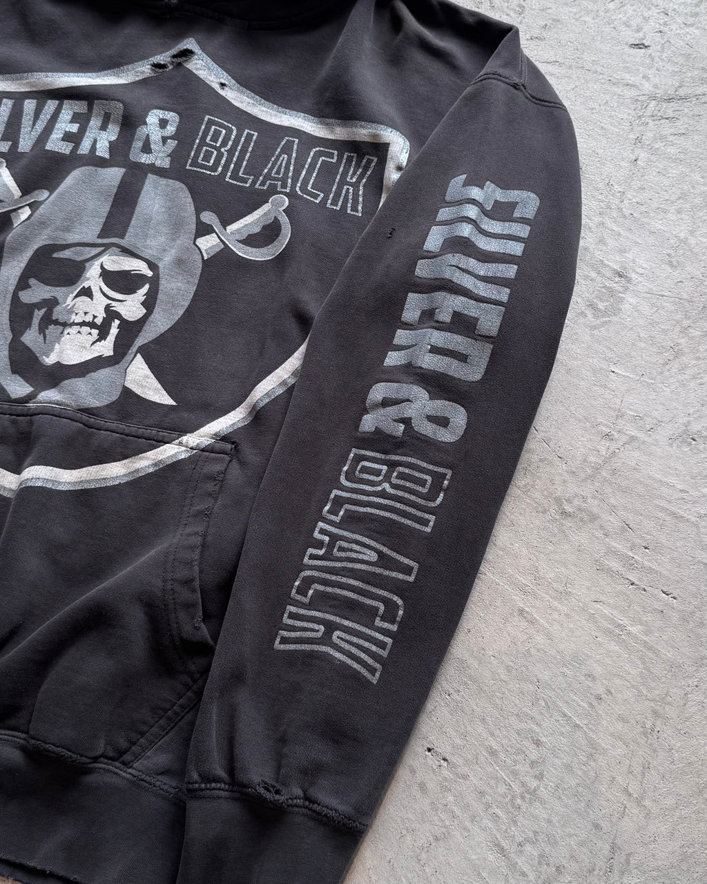 90’s “RADERS”
damage pull-over hoodie  X-LARGE