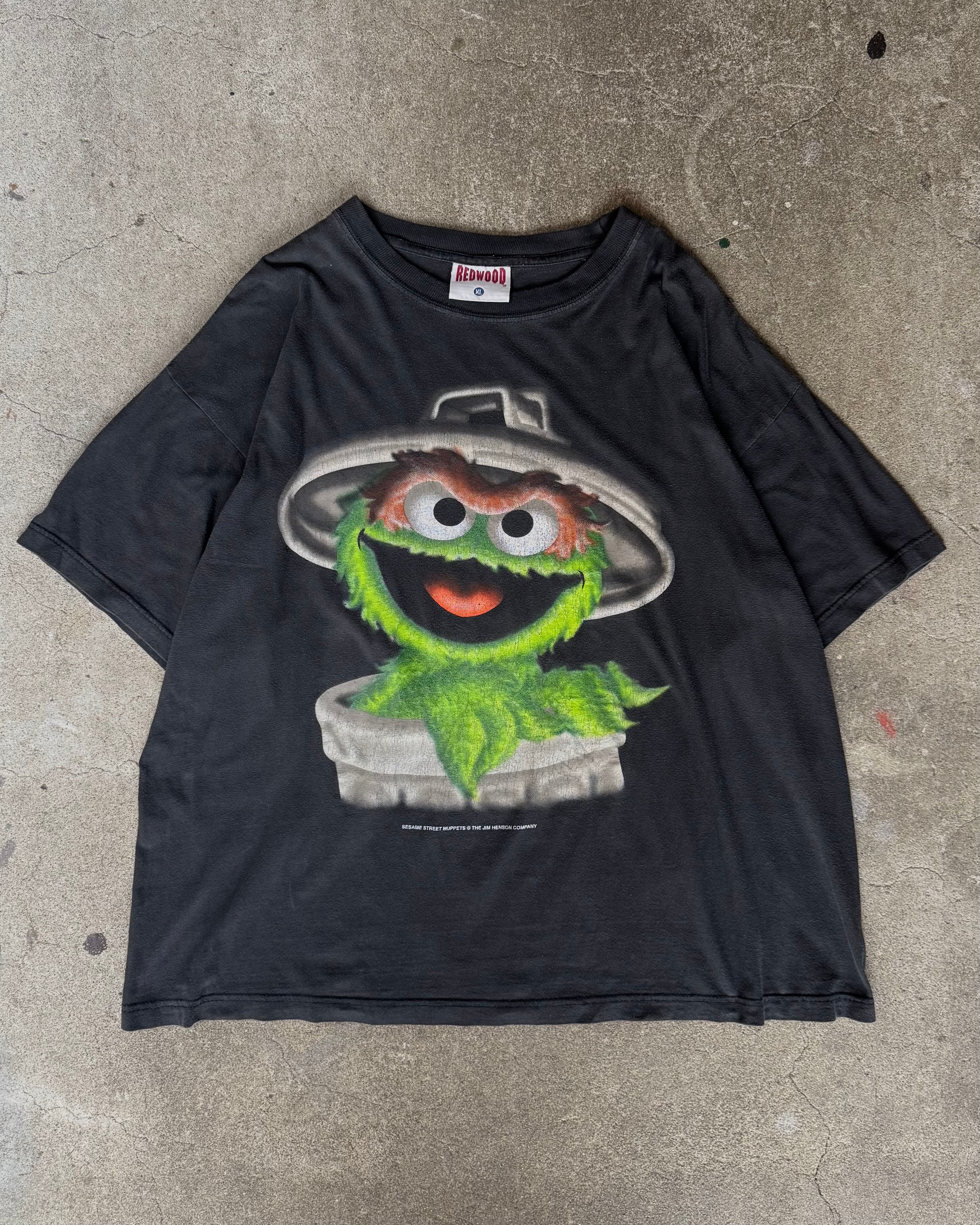 90-00’s Sesame Street
“Oscar The Grouch” character t-shirt X-LARGE