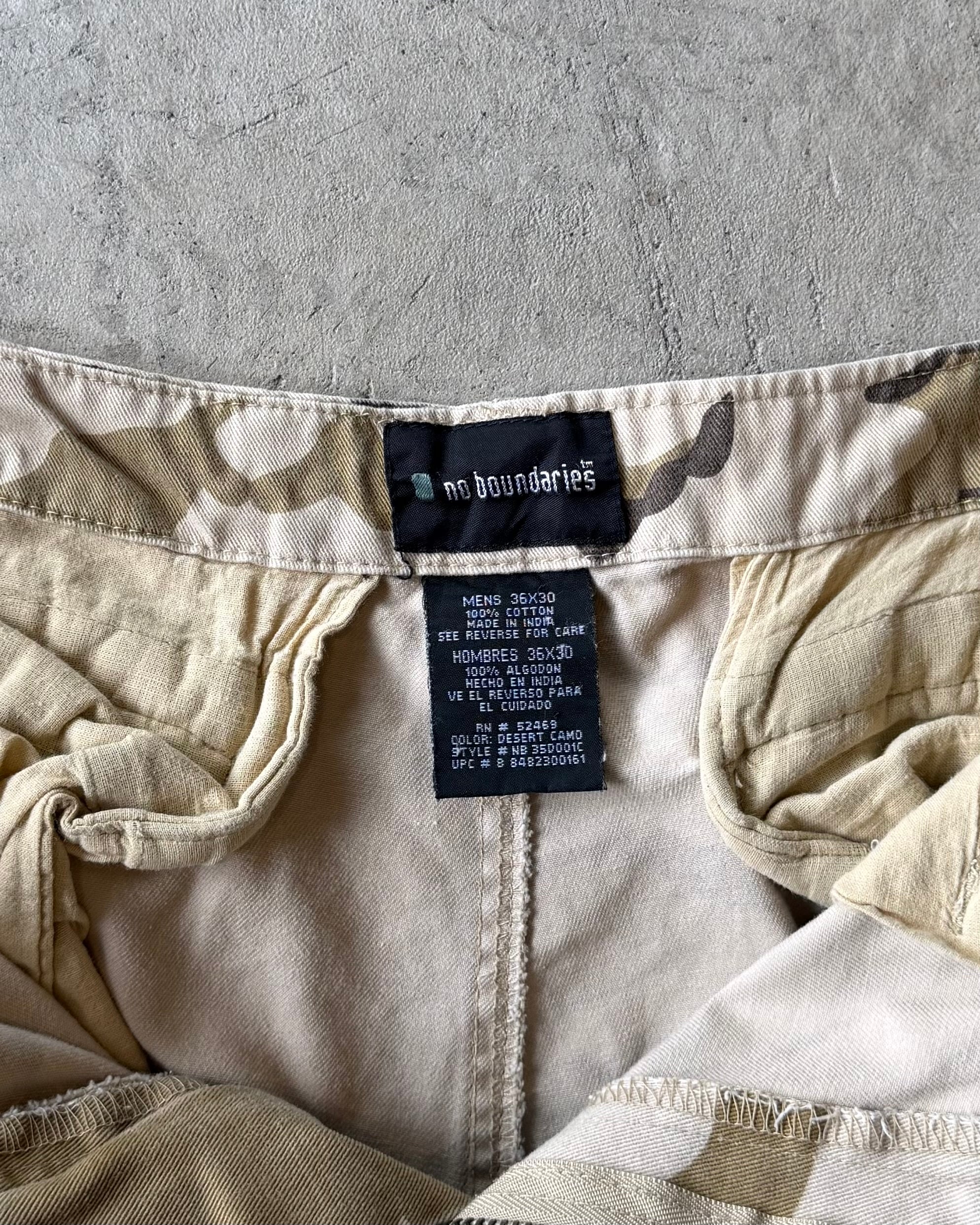 00’s “no boundaries” camouflage cargo pants 36×30