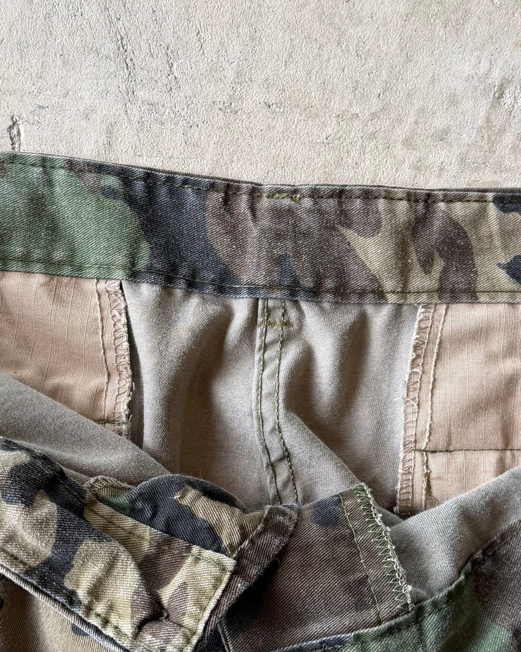 90-00’s camouflage cargo pants