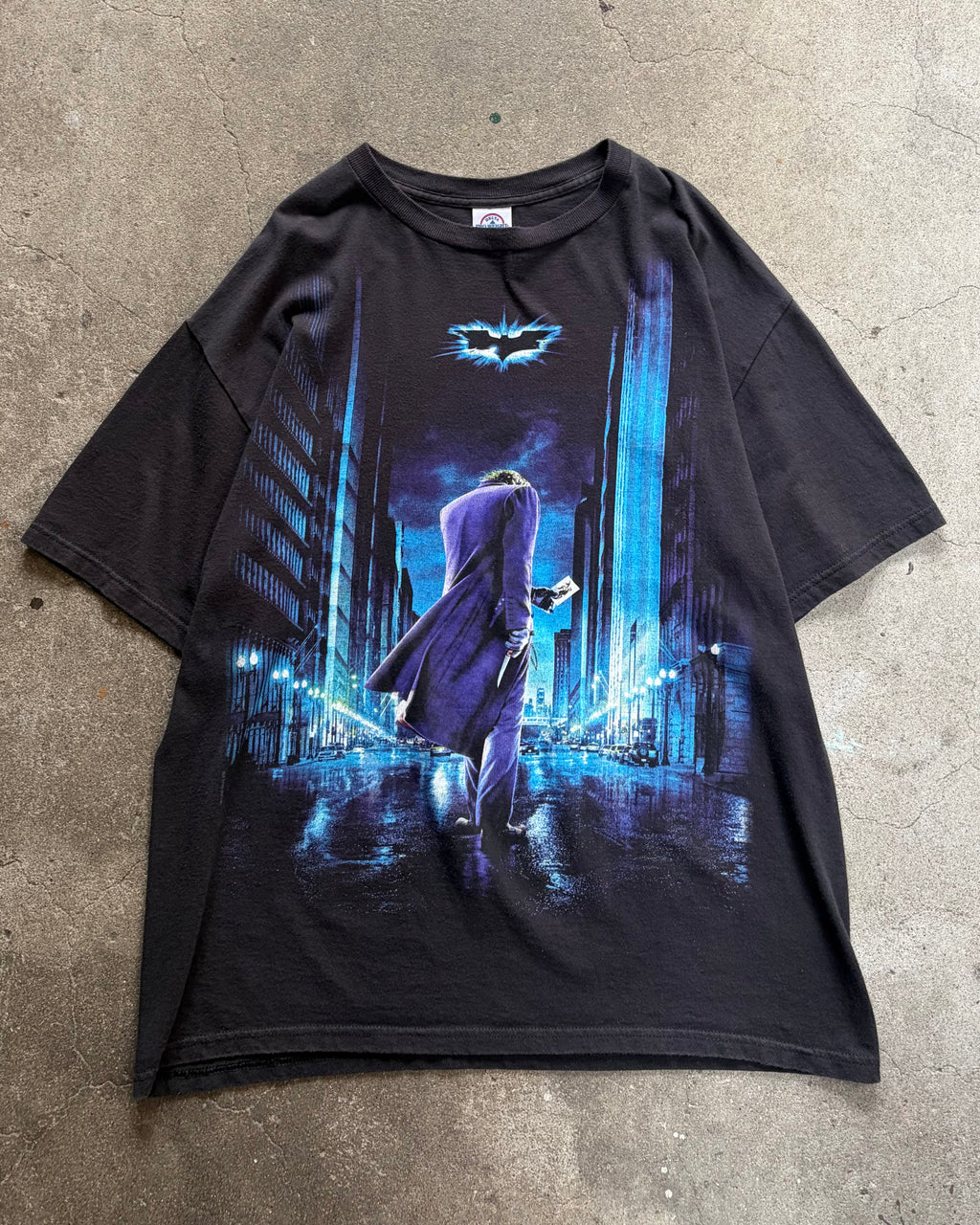00’s The Dark Knight
“Joker” movie t-shirt large