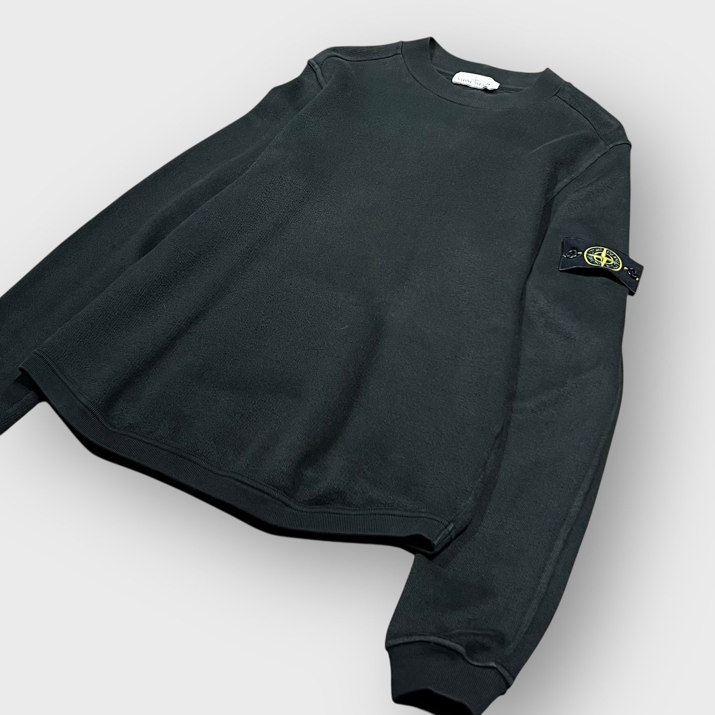 00’s “STONE ISLAND”
crew neck sweater