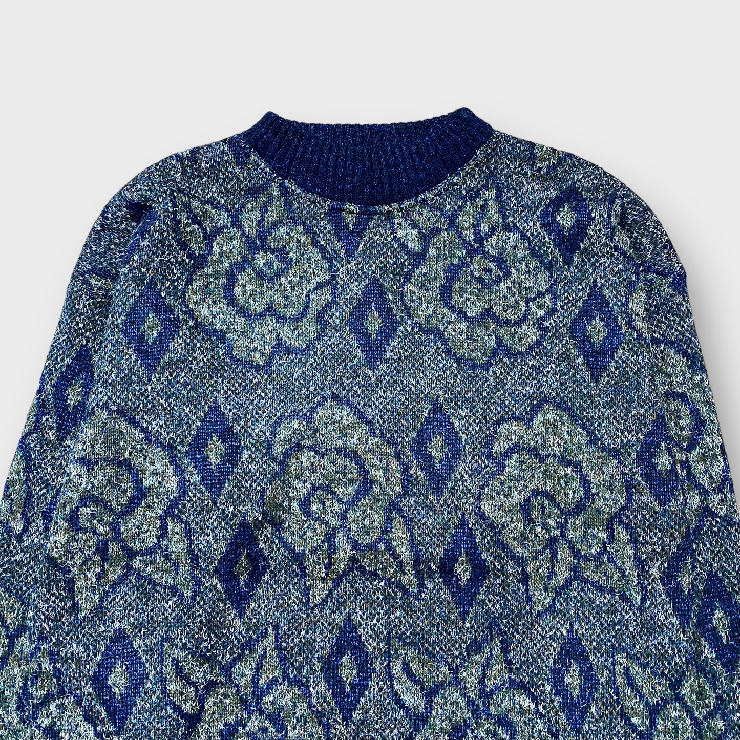 Flower × diamond pattern knit sweater