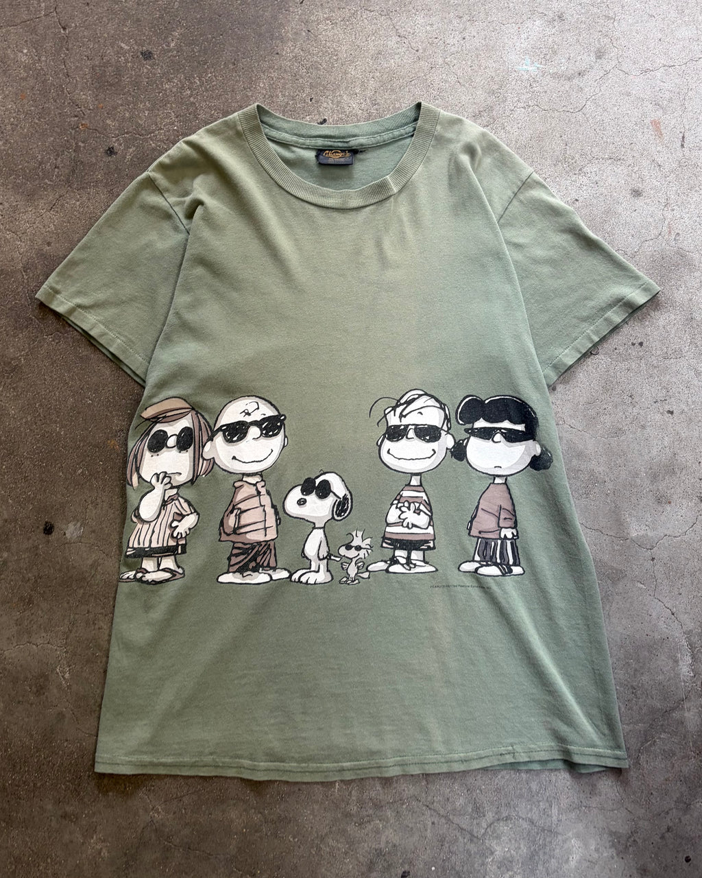 90’s PEANUTS
“SNOOPY” character t-shirt medium