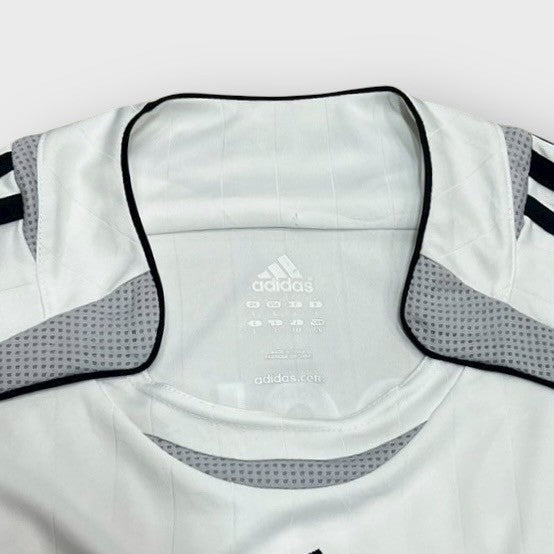 00’s “adidas”
“Real Madrid de Fútbol” team shirt