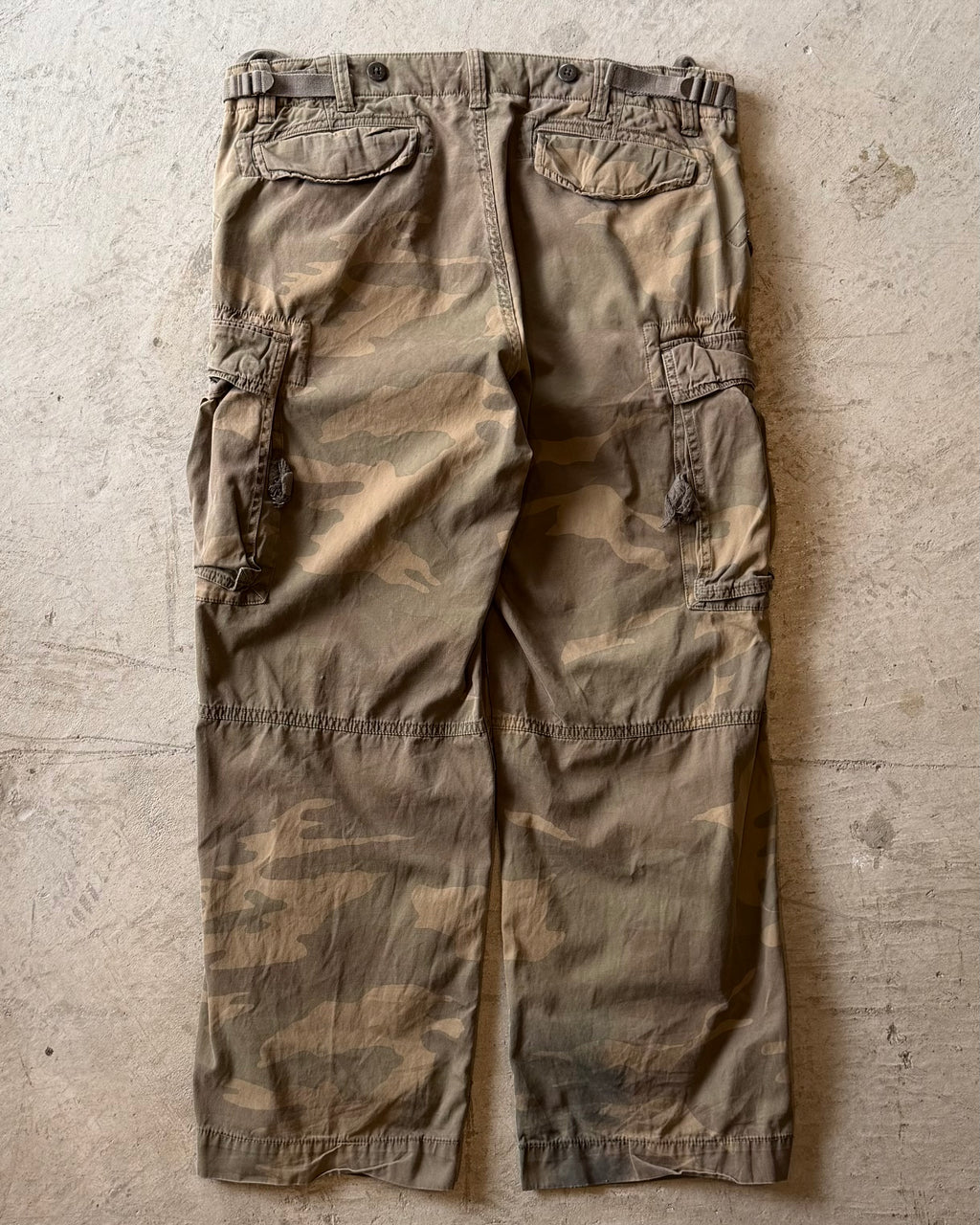 90-00’s camouflage cargo pants