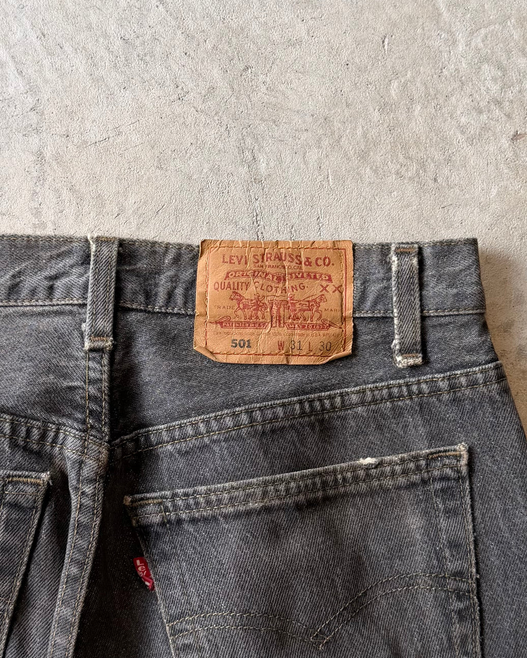 90’s LEVI’S
“501” first dyed black denim 31×30