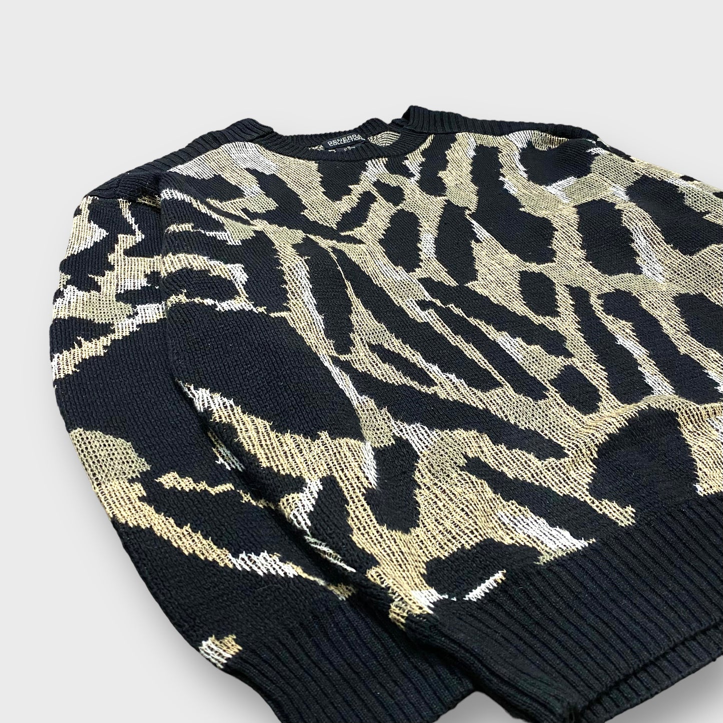 Animal motif pattern knit sweater