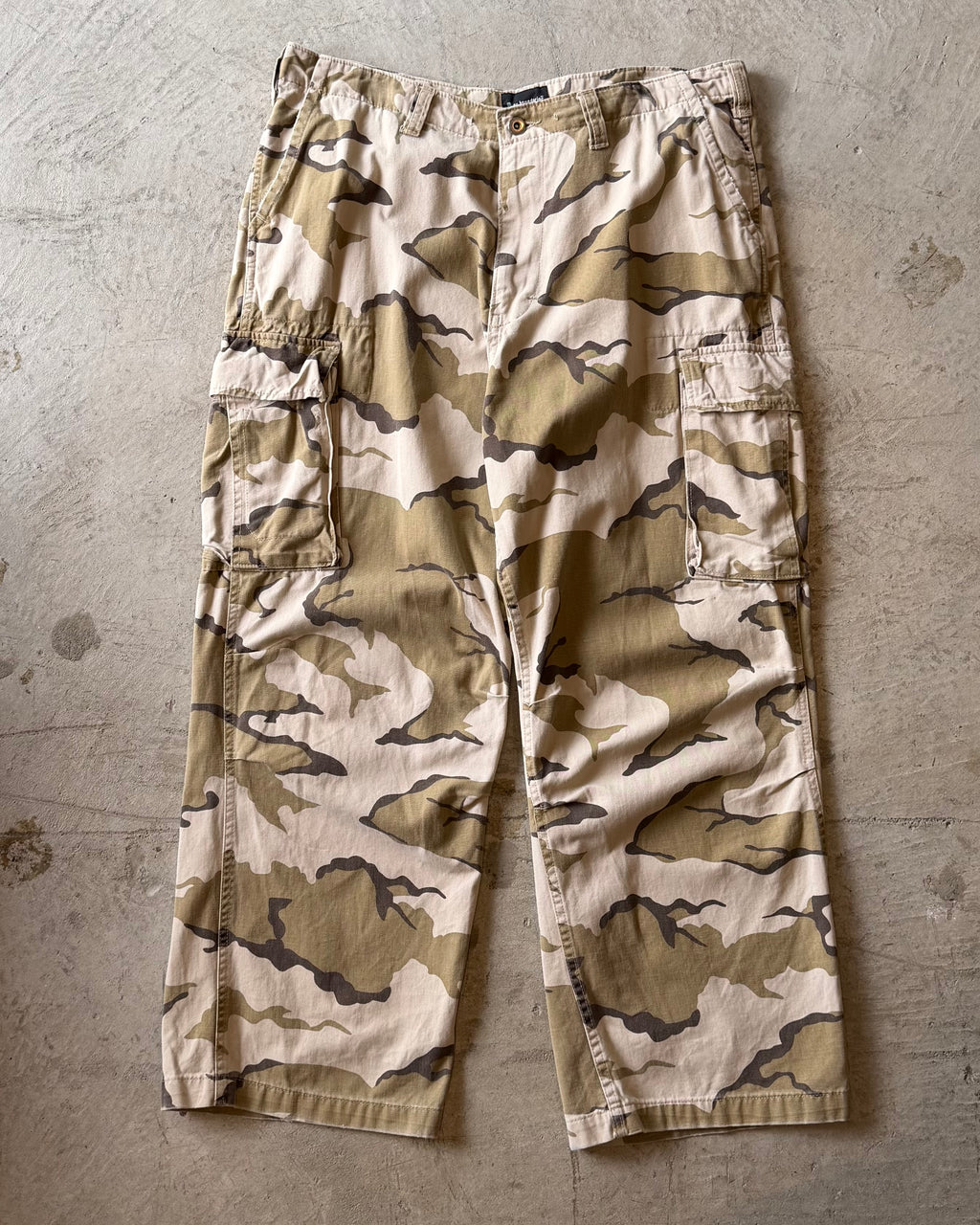 00’s “no boundaries” camouflage cargo pants 36×30