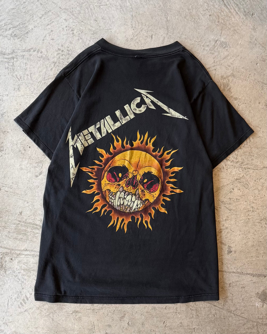90’s “METALLICA”
“Flaming Skull” t-shirt