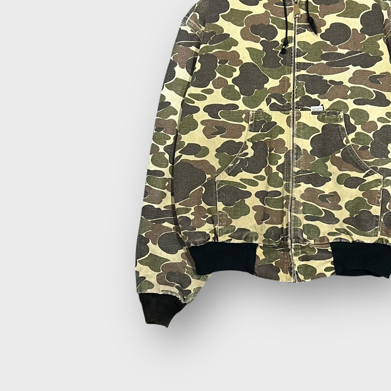 90’s “Carhartt”
camouflage pattern active jacket