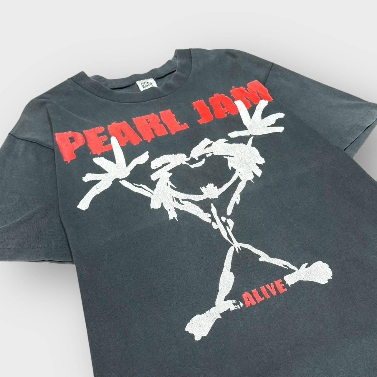90’s “PEARL JAM”
“Alive” t-shirt