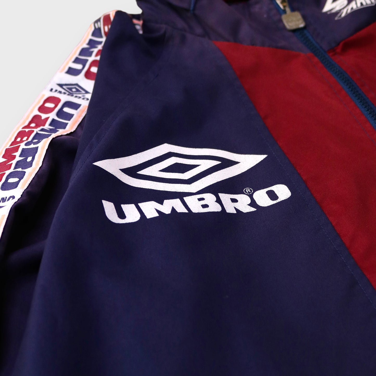 90’s "UMBRO" Color switching nylon jacket