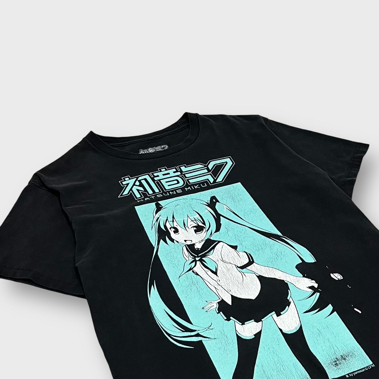 "HATSUNE MIKU" character print t-shirt