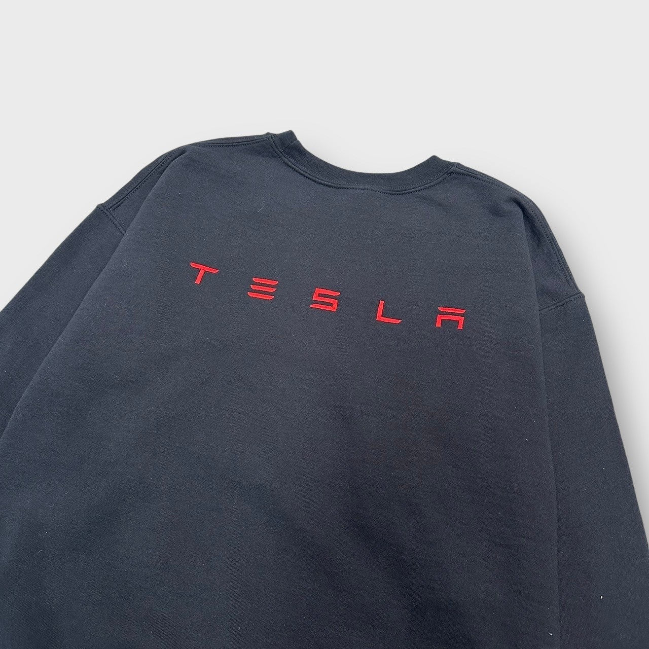 00's "TESLRA"
crew neck sweat