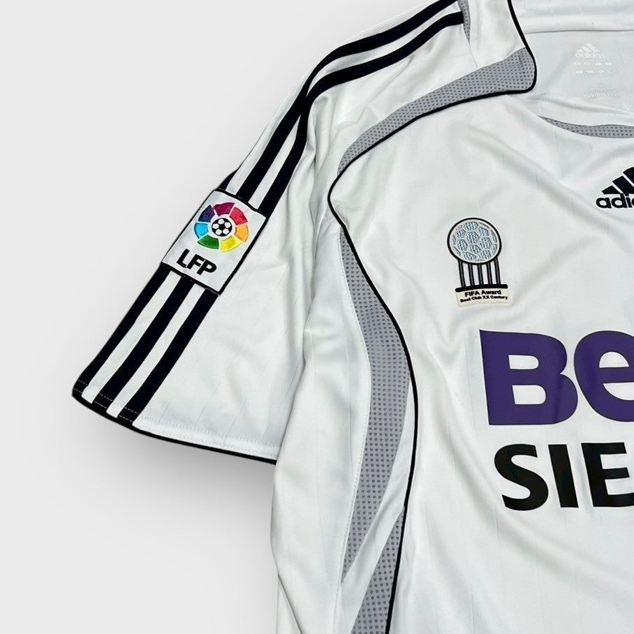 00’s “adidas”
“Real Madrid de Fútbol” team shirt