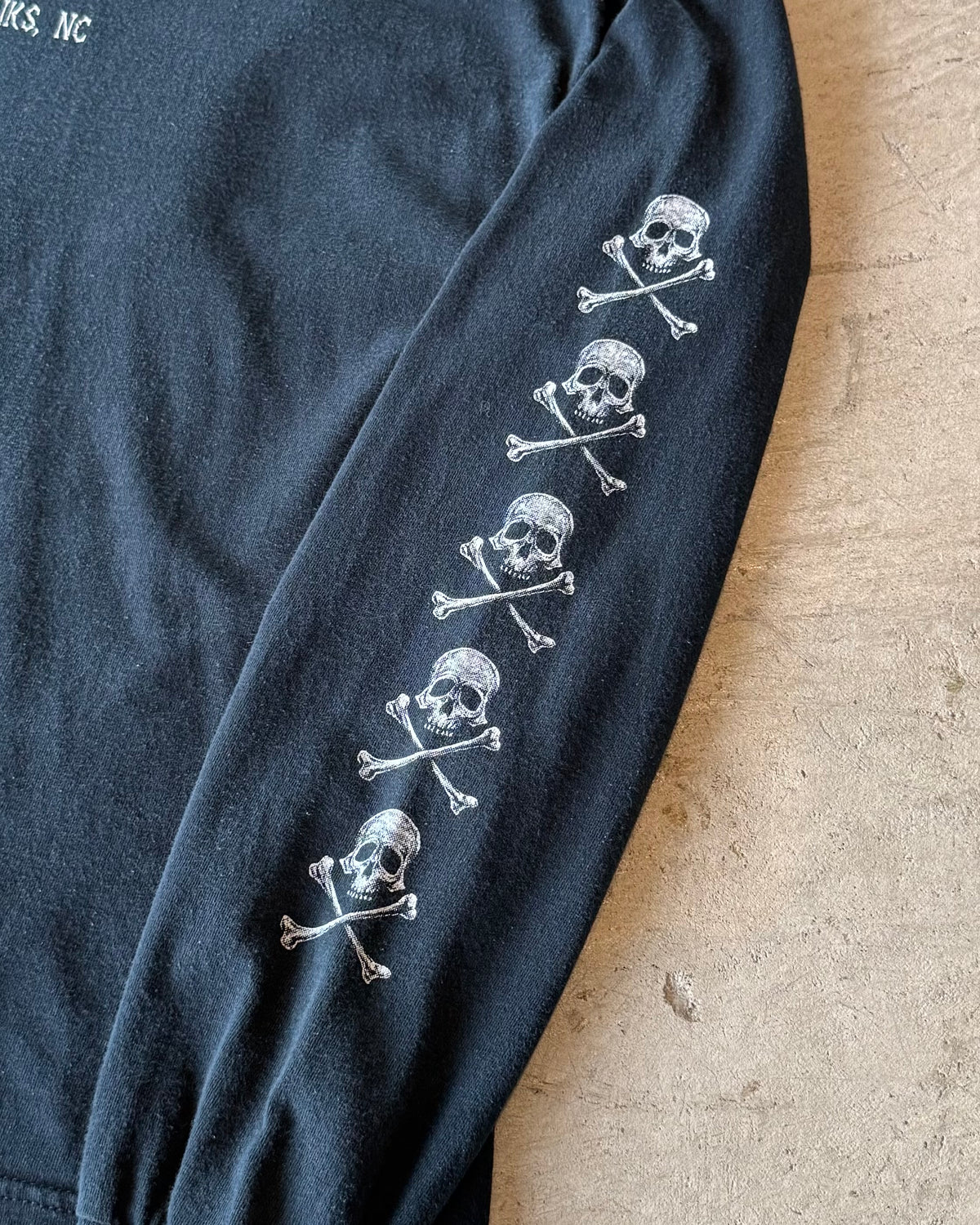 90-00’s “PIRATES FOR HIRE”
l/s t-shirt large