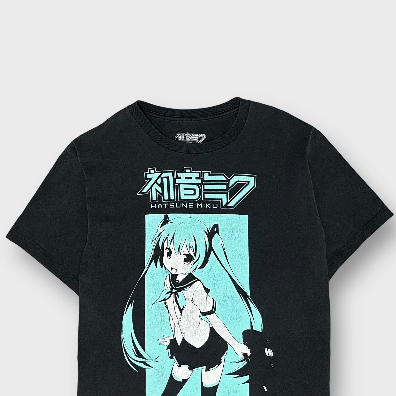 "HATSUNE MIKU" character print t-shirt