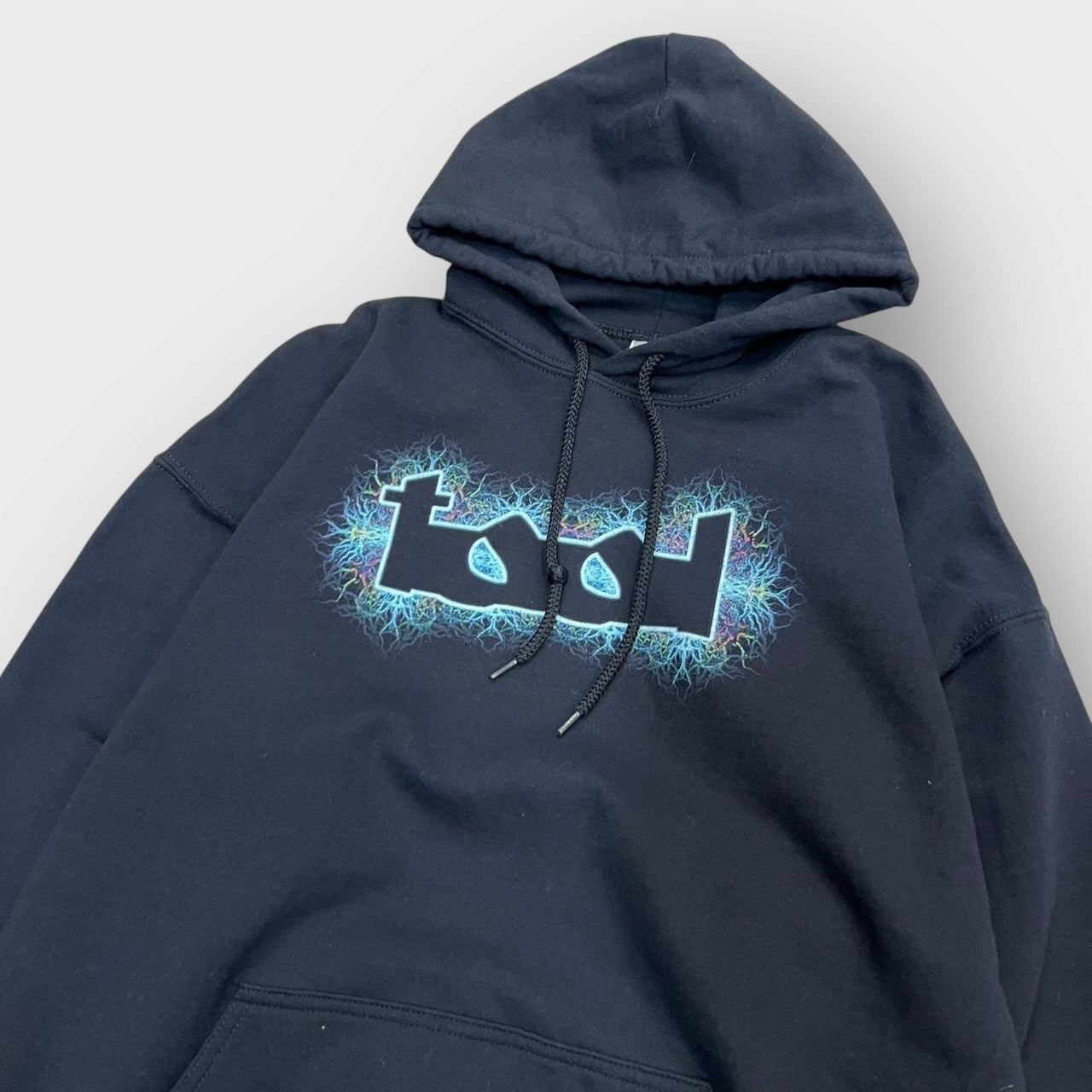 00's "tool"
Pull-over hoodie