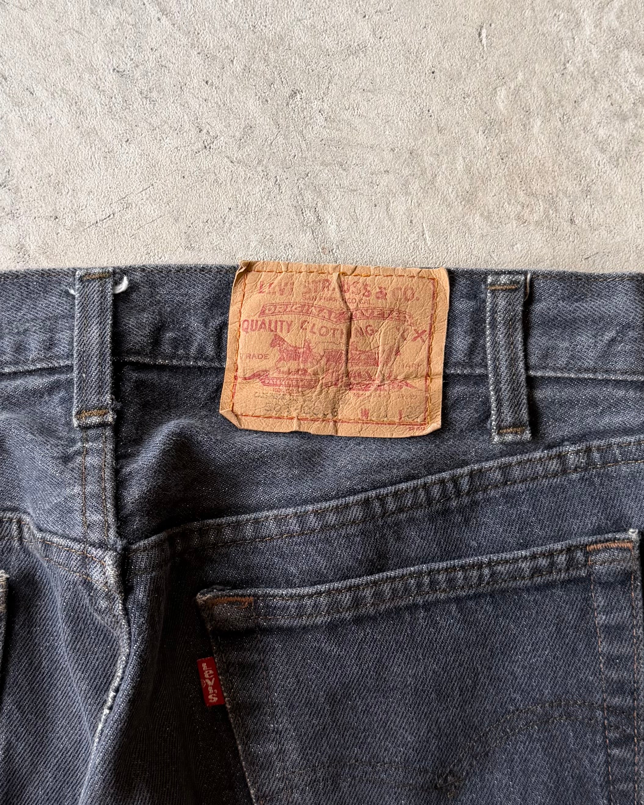 90’s LEVI’S
“501” first dyed black denim