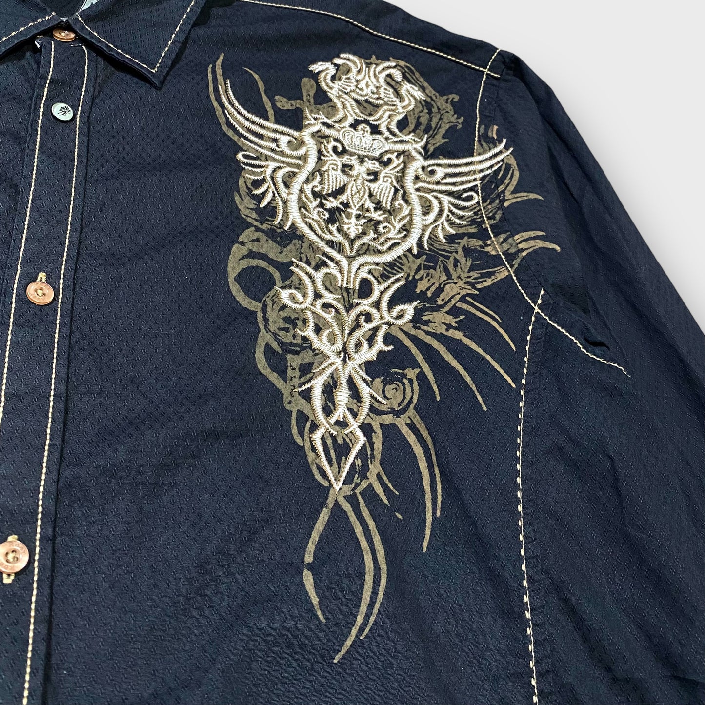 "Roar" Embroidery work shirt