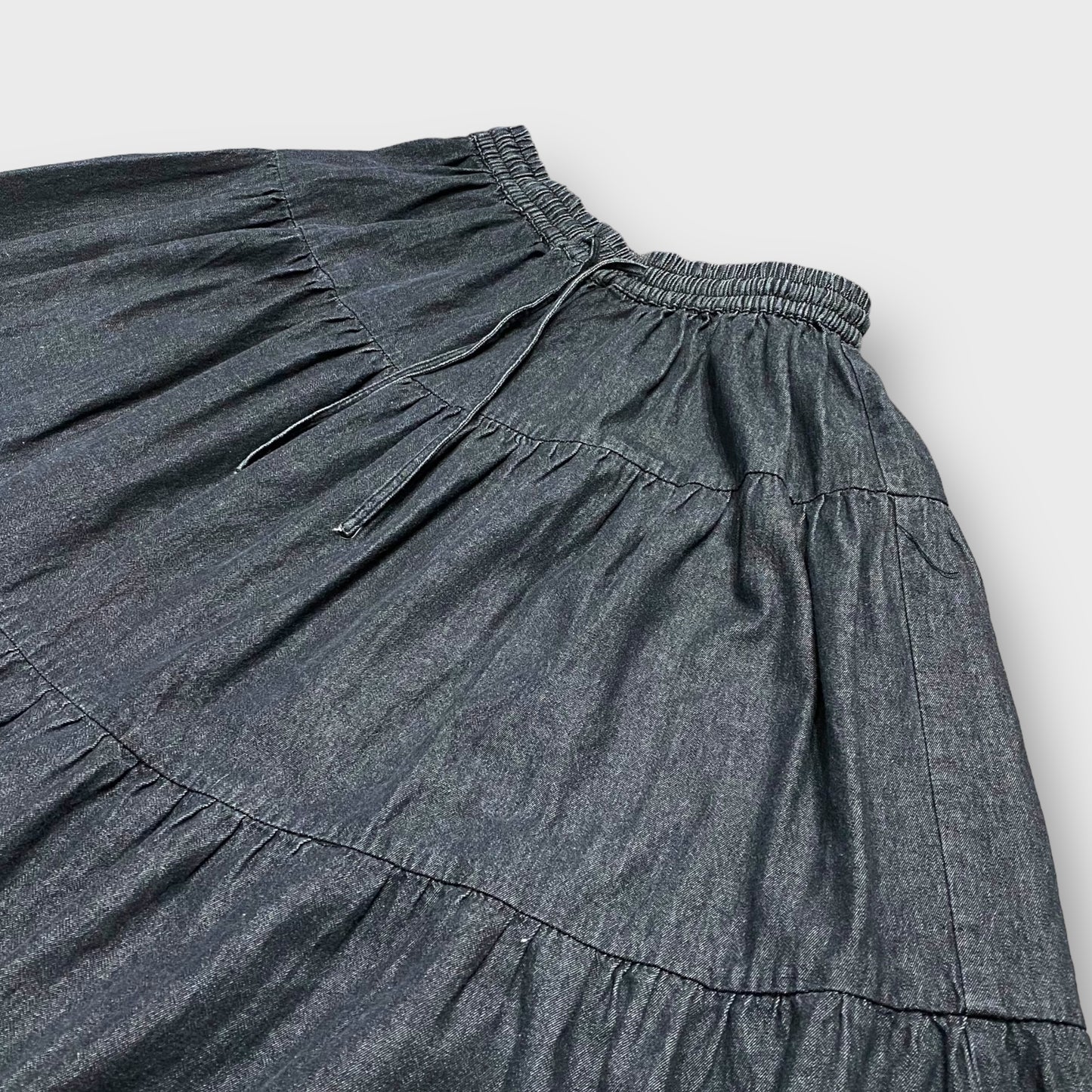 Metallic color middle length skirt