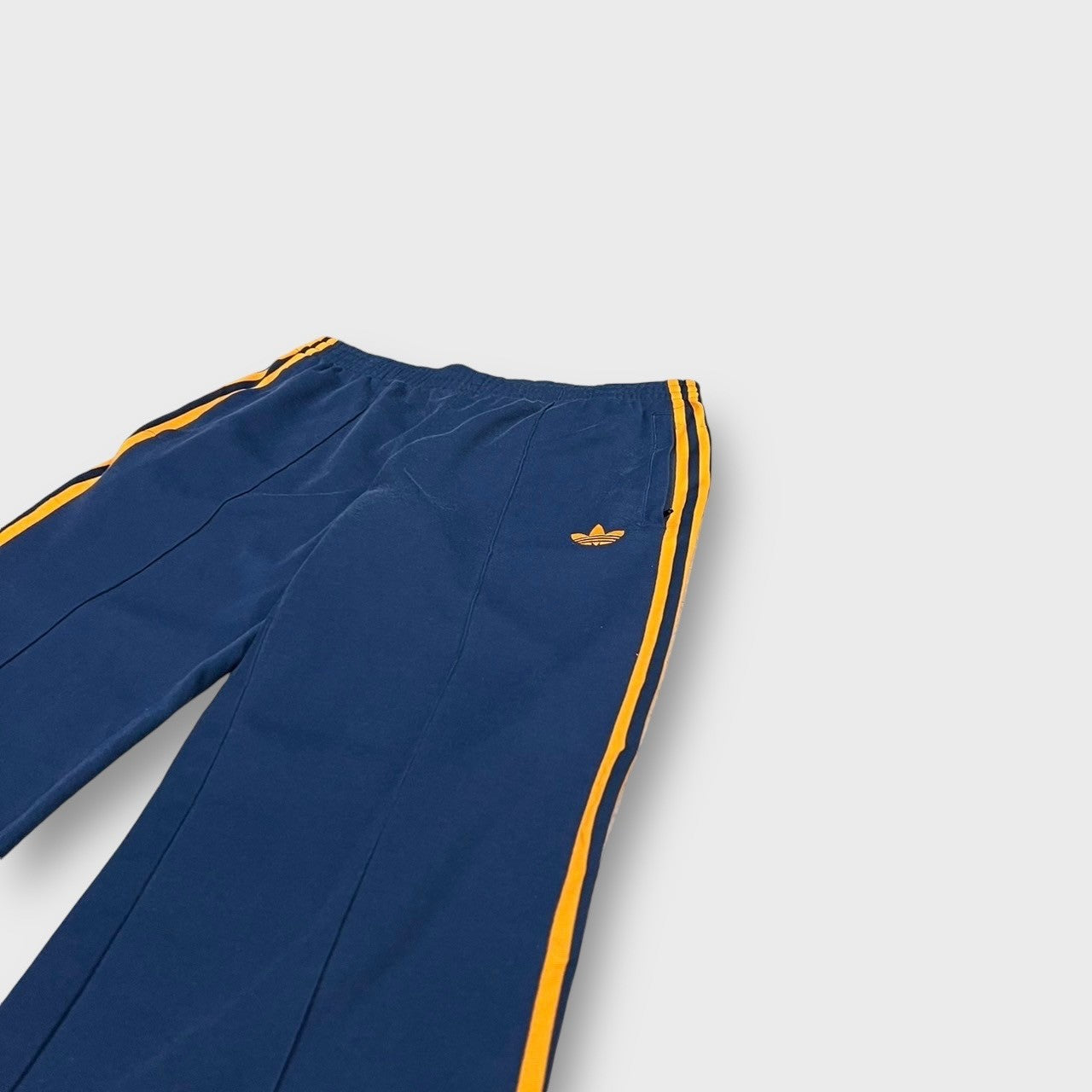 00's "adidas"
Side line track pants