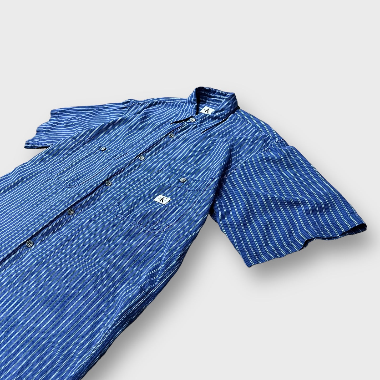90’s “Calvin Klein”
s/s stripe pattern shirt