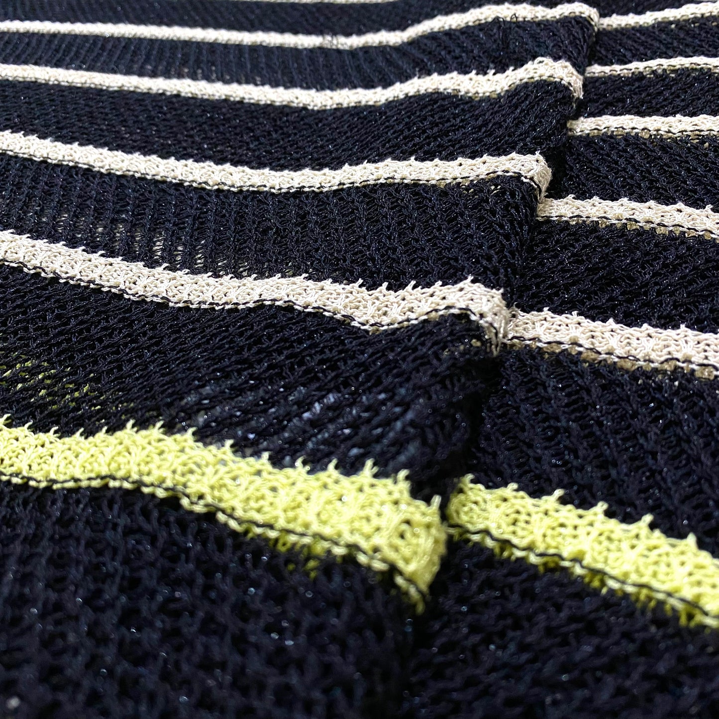 Border knitting mesh top