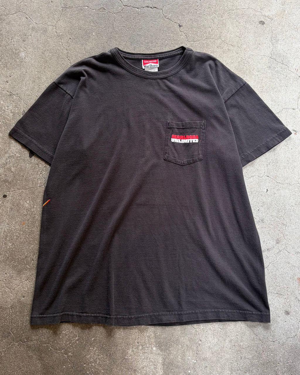 90’s Marlboro
“lizard” company t-shirt x-large