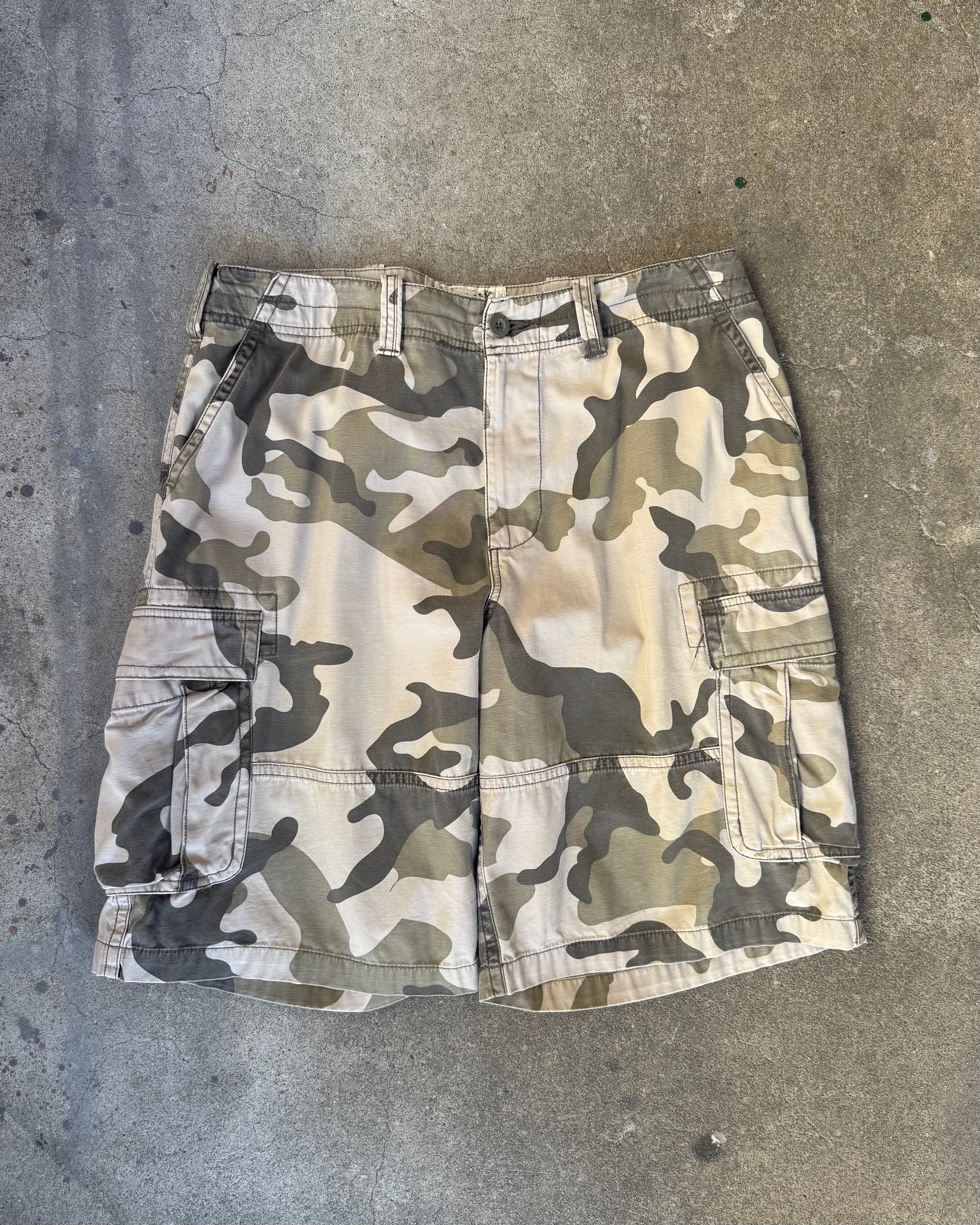 90-00’s “Arizona Jean Company” camouflage cargo short pants