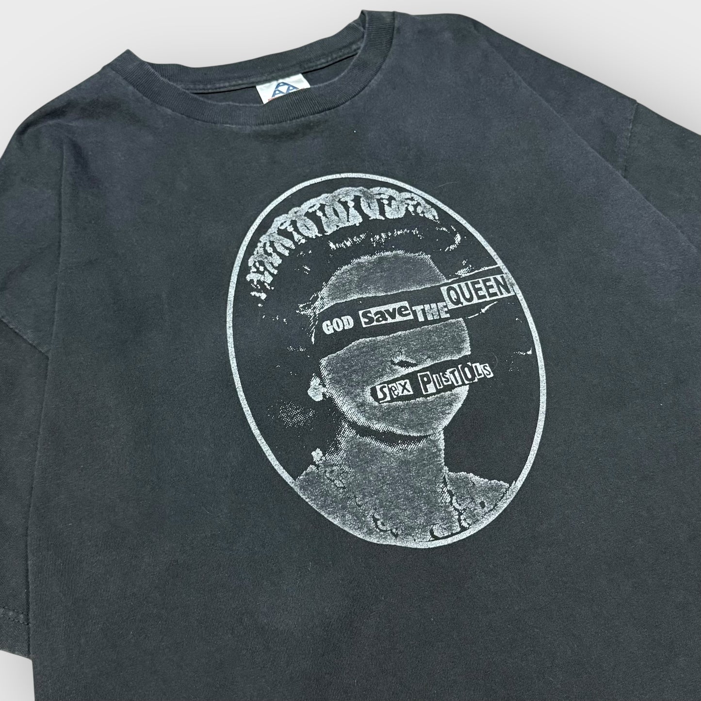 00’s “sex pistols” band t-shirt